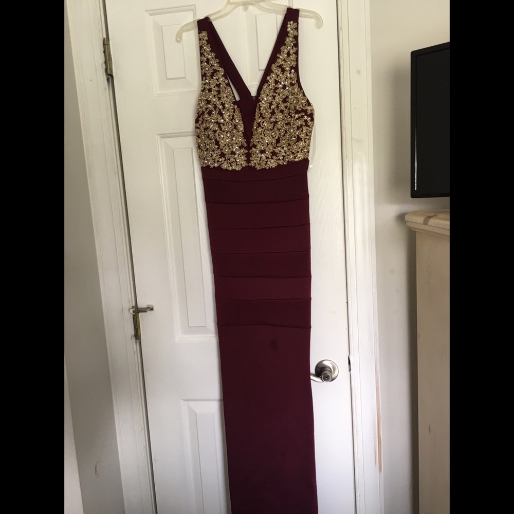 Burgundy formal/prom dress